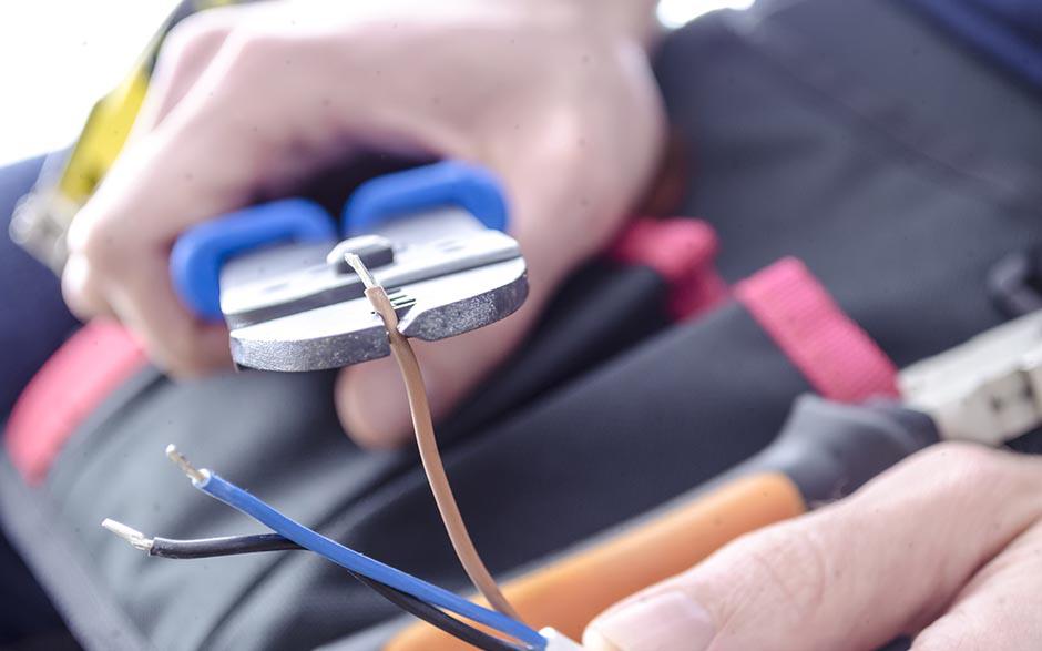 je recherche un électricien Paris 12
